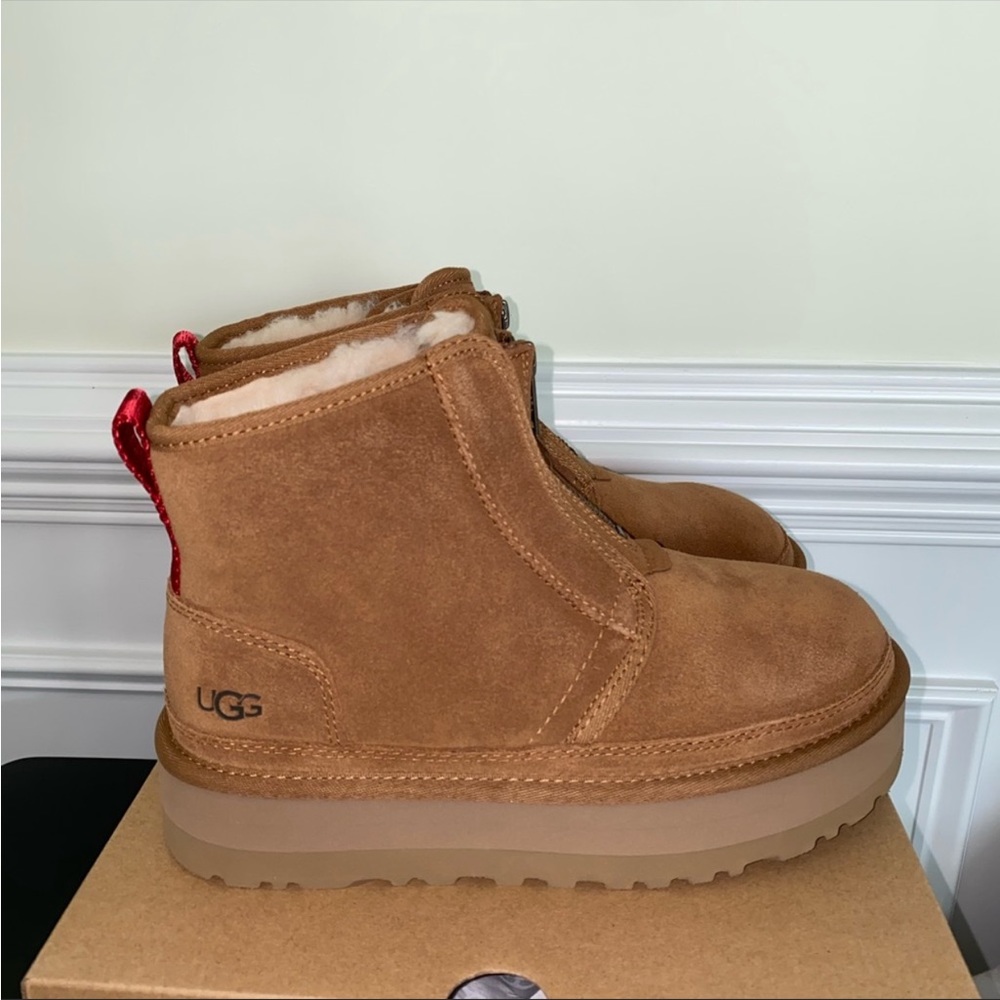 Brand new in Box UGG Neumel - Picture 10 of 16